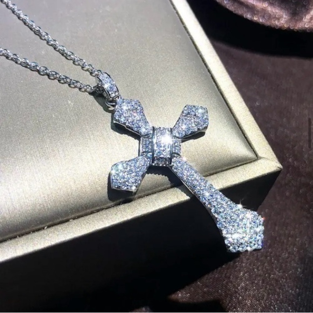 New! 925 Silver Diamond Cross Pendant With Chain